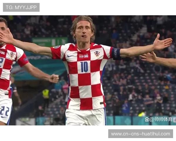 终场哨响，克罗地亚老将莫德里奇跪地掩面