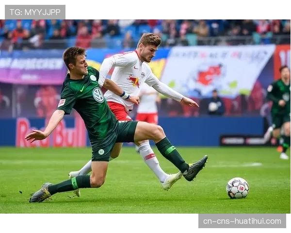 法兰克福vs沃尔夫斯堡上半场因球迷投掷烟火两度中断 法兰克福vs沃尔夫斯堡上半场因球迷投掷烟火两度中断